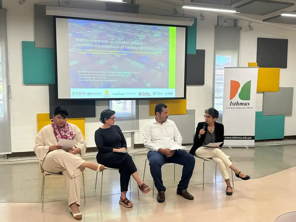 Panelistas: Arq. Gianna Rodríguez, Carlos Solís, Dra. Graciela Arosemena.