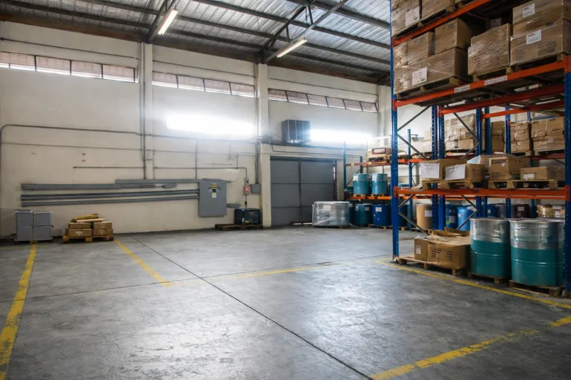 PROPIEDAD INDUSTRIAL COMERCIAL EN URB. LOS ÁNGELES