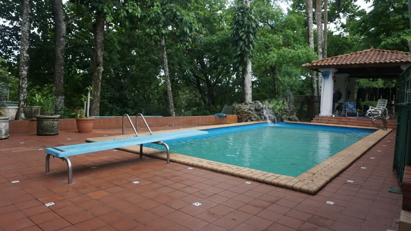 SE VENDEN 2 CASAS EN LAS CUMBRES
