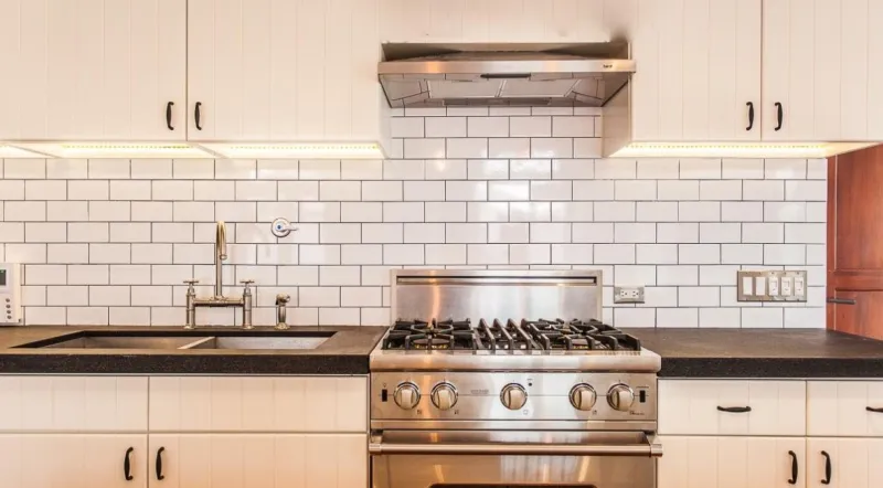 VENTA DE PROPIEDAD RESIDENCIAL CON LOCALES COMERCIALES EN CASCO VIEJO