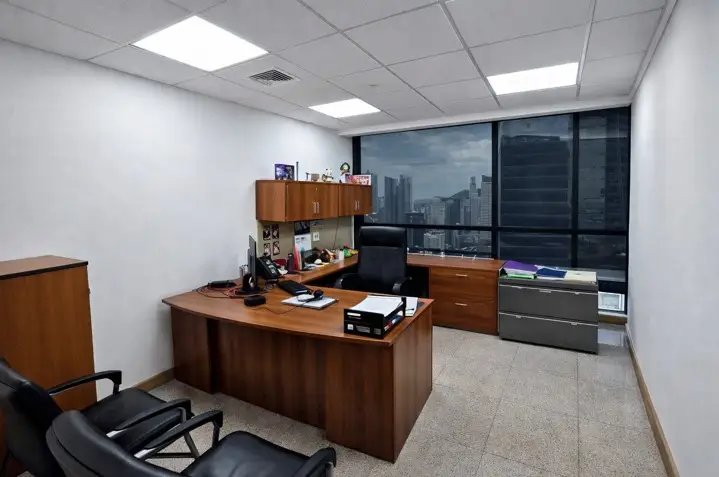 ALQUILER DE OFICINA EN CALLE 50