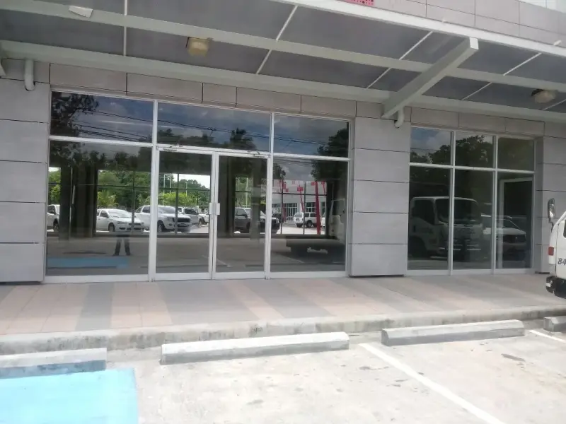 ALQUILER DE LOCALES Y OFICINAS EN PLAZA COMERCIAL EN DAVID, CHIRIQUÍ
