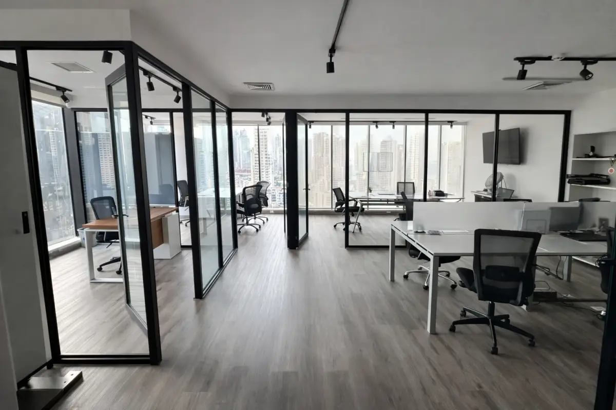 ALQUILER DE OFICINA EN CALLE 50