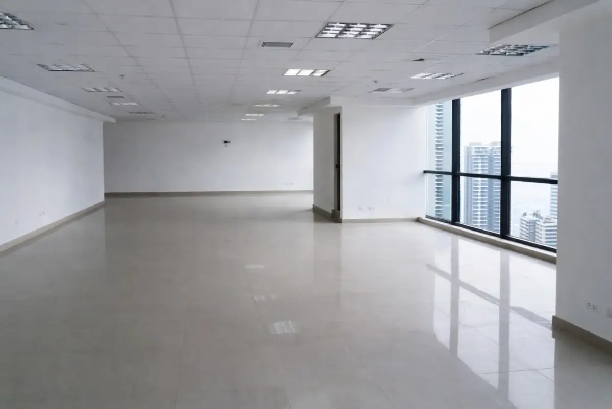 ALQUILER DE OFICINA EN CALLE 50