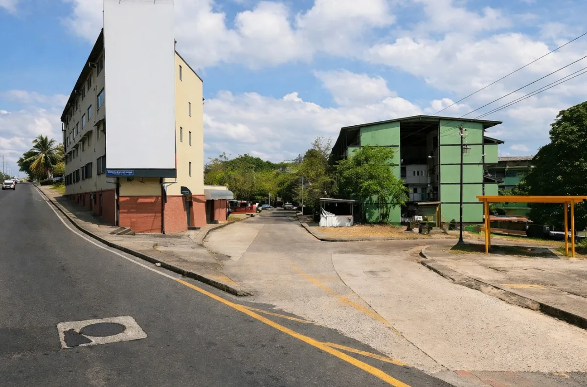 VENTA DE LOCAL COMERCIAL EN PH LÍMITE EN EL CHORRILLO