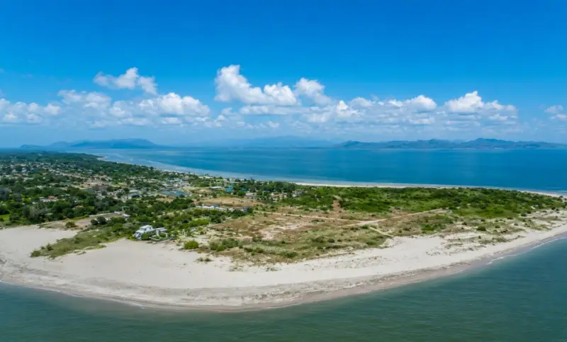 VENTA DE TERRENO EN PUNTA CHAME