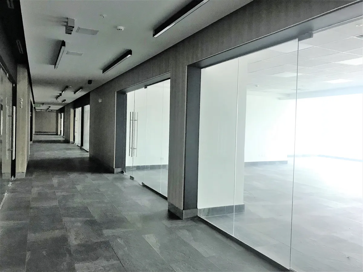 VENTA O ALQUILER DE OFICINAS Y LOCALES COMERCIALES EN TUMBA MUERTO