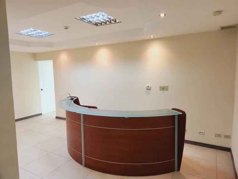 VENTA DE OFICINA EN BELLA VISTA