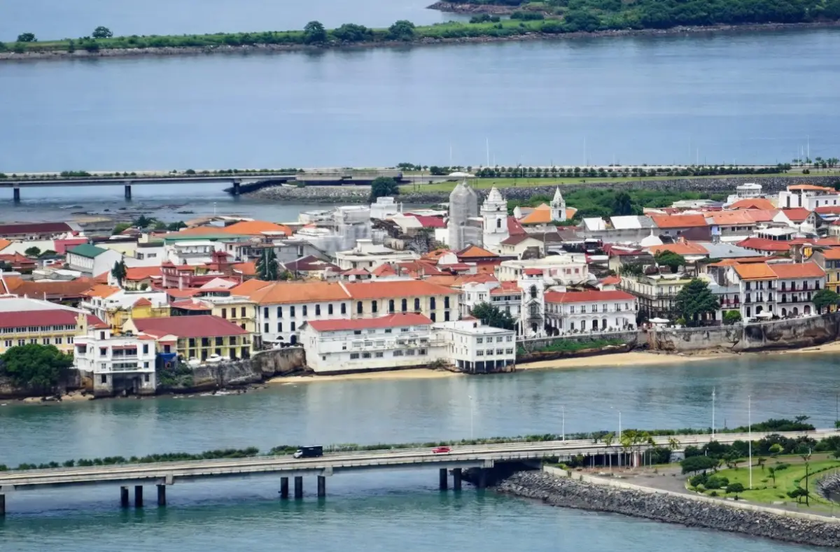 COMMERCIAL PROPERTY FOR SALE IN CASCO ANTIGUO 